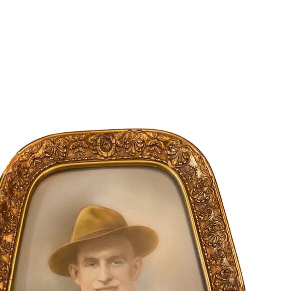 WW1 Soldier Photo in Uniform Gold Hexagon Frame Antique Military Portrait - Picture 3 of 5